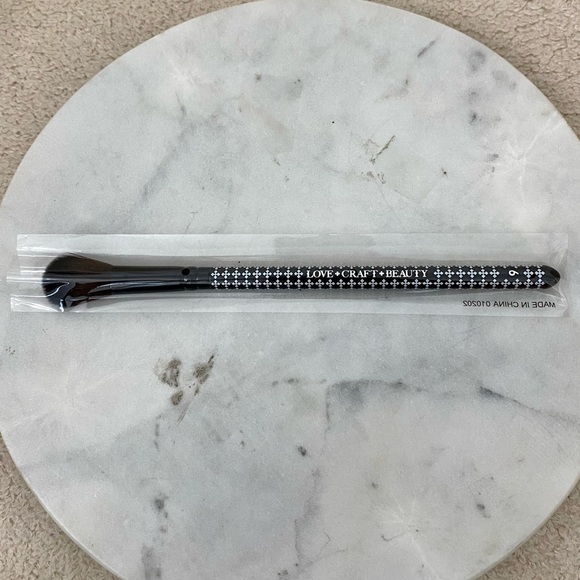New Love + Craft + Beauty Highlighter Makeup Brush #9 - Picture 3 of 6
